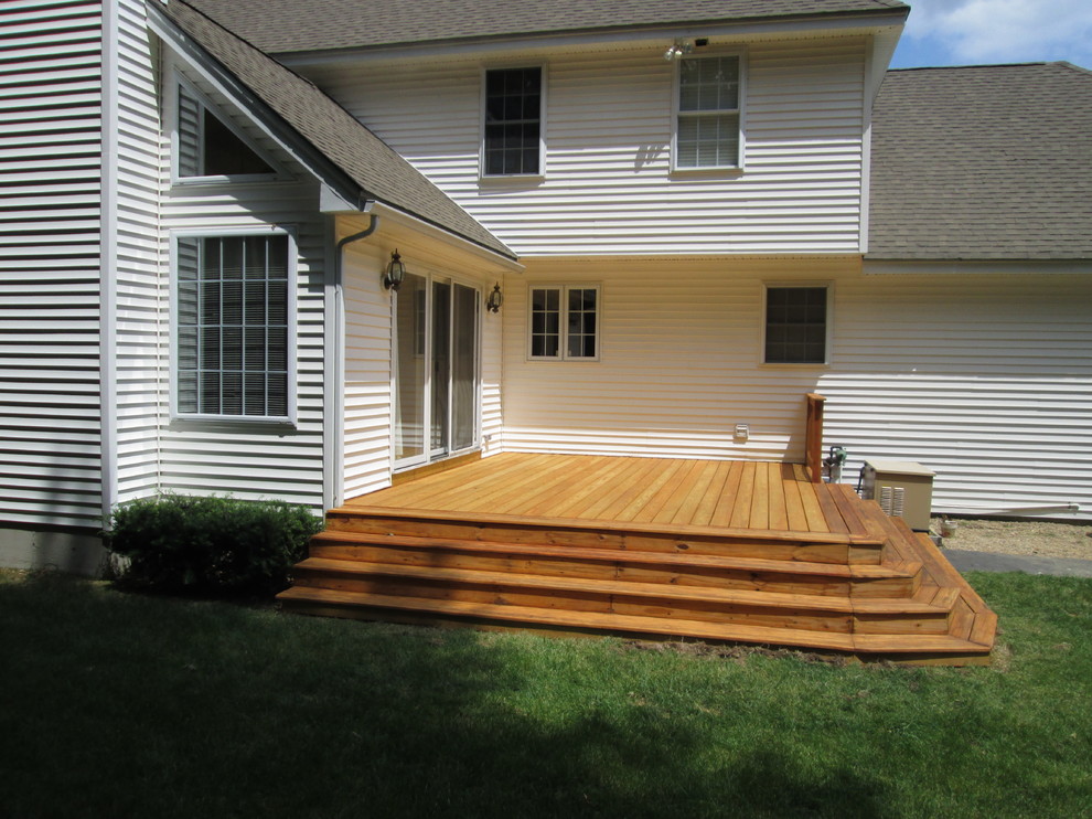 This is an example of a traditional deck in Manchester.