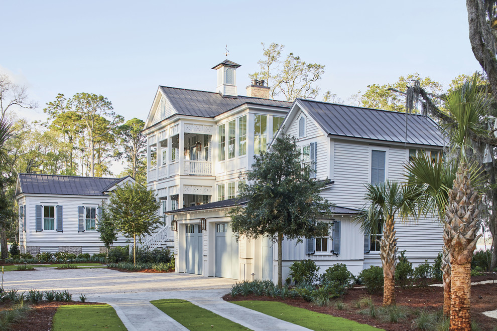 Inspiration for a beach style house exterior in Jacksonville.