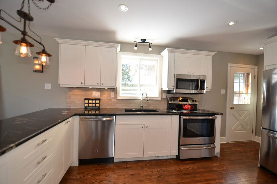 Kitchen - kitchen idea in Toronto