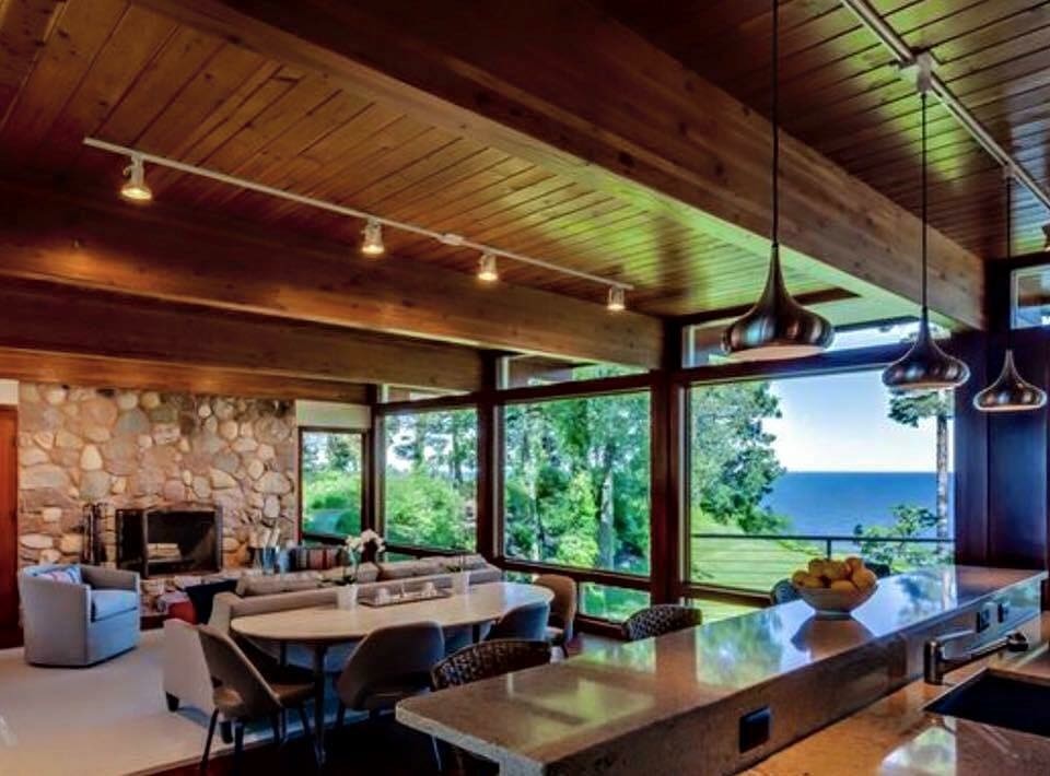 Home design - transitional home design idea in Chicago