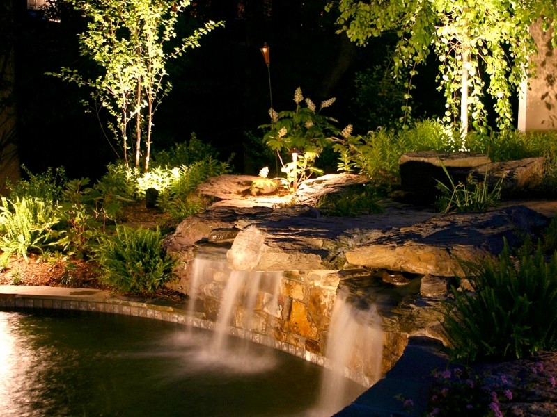 Декоративное ландшафтное освещение