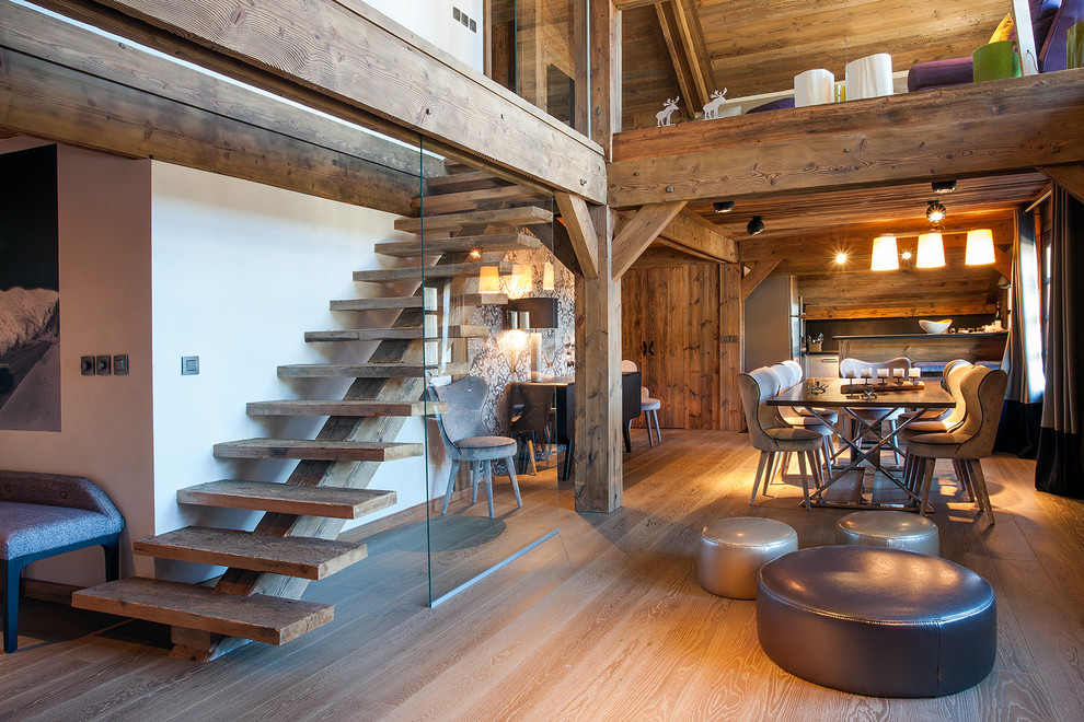 Large country wood straight staircase in Lyon with open risers.