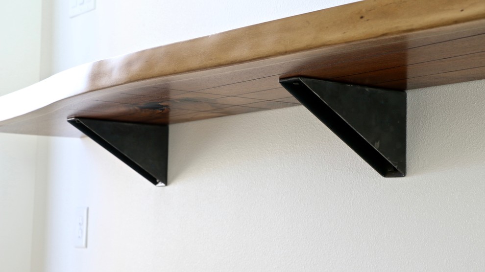 Example of a mid-sized trendy entryway design