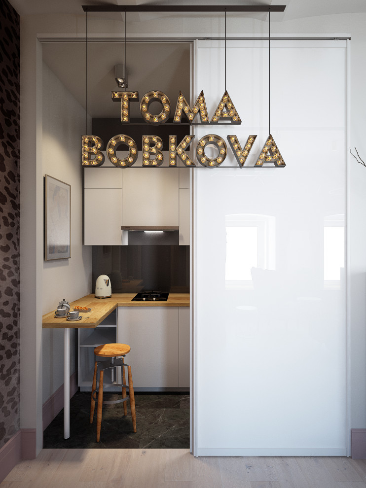 Кухня-ниша за зоной ресепшн