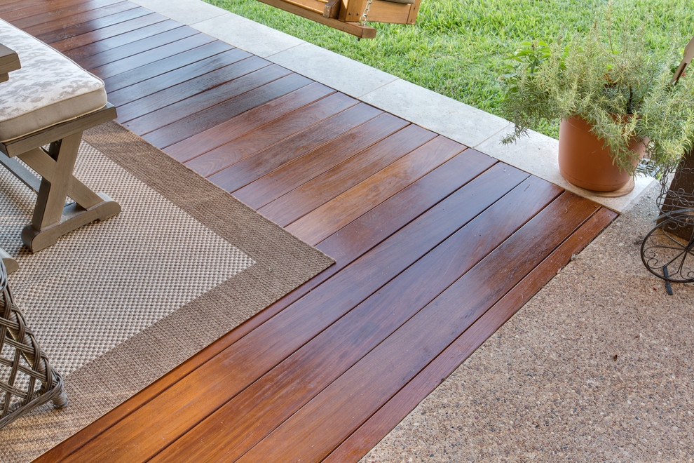Transitional deck photo in Austin