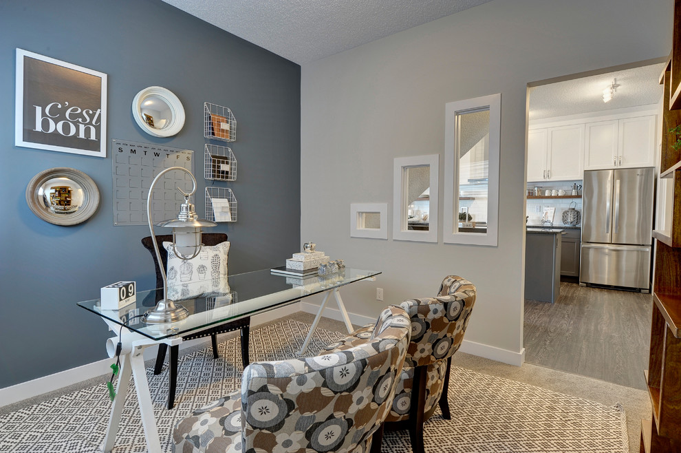 Example of a transitional home design design in Edmonton