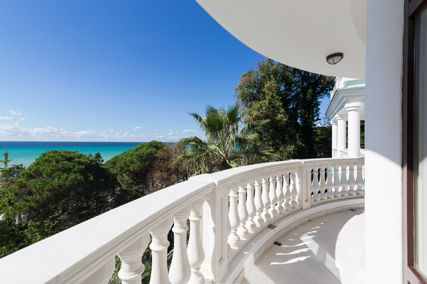 Балкон с видом на море