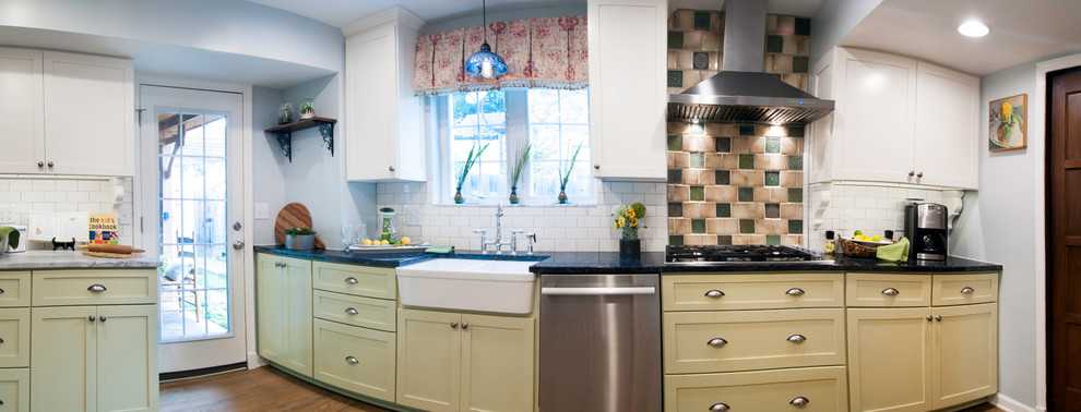 Example of a transitional kitchen design in Columbus