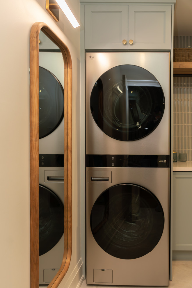Example of a transitional laundry room design in Toronto