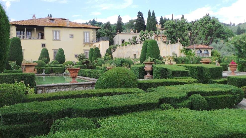 Photo of a mediterranean garden in Milan.