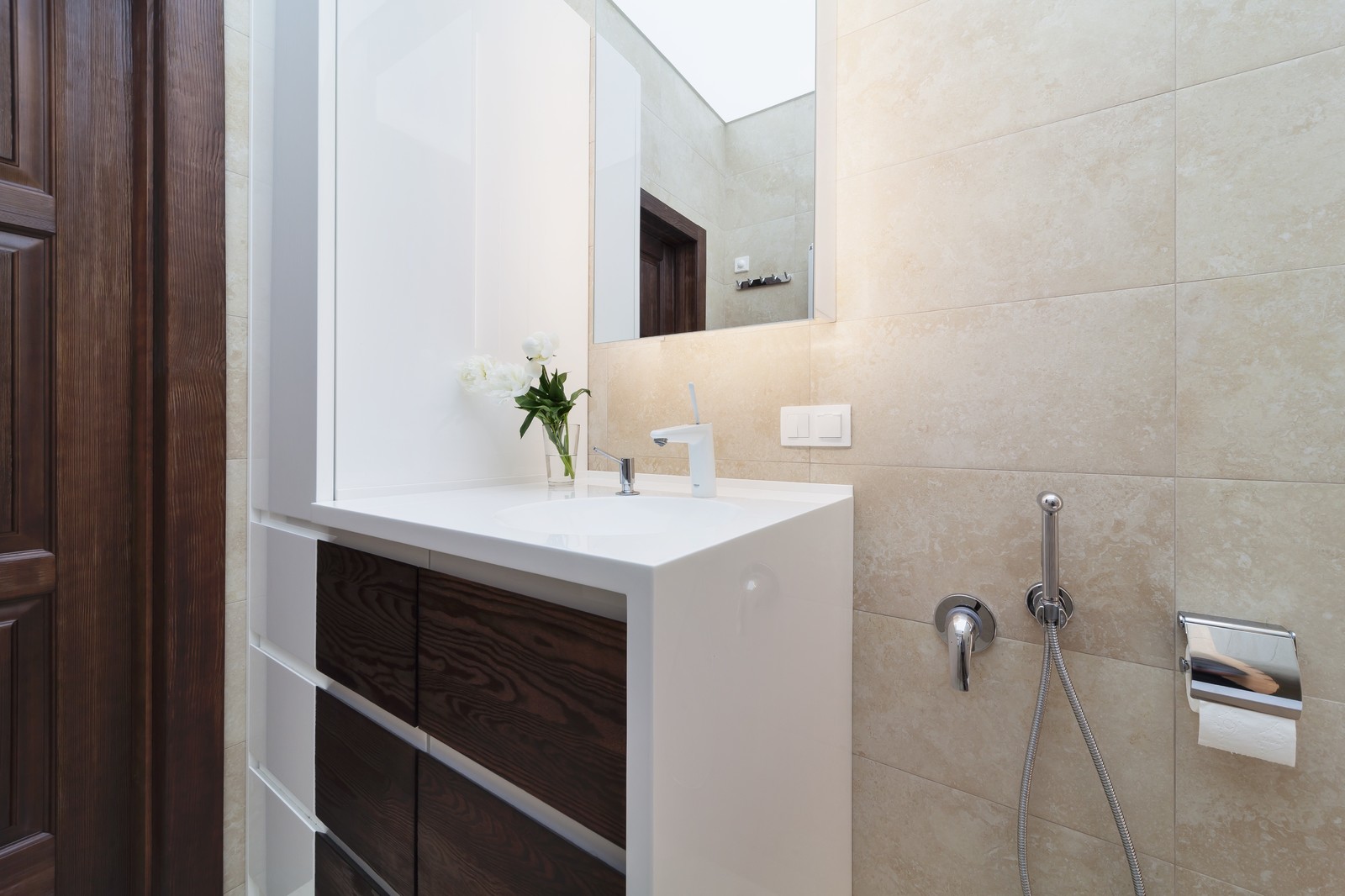 Дверь и фасады мебели из массива дерева