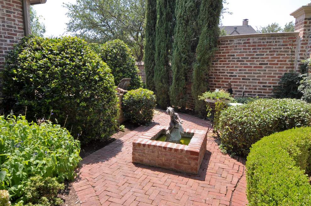 Traditional garden in Dallas with brick pavers.