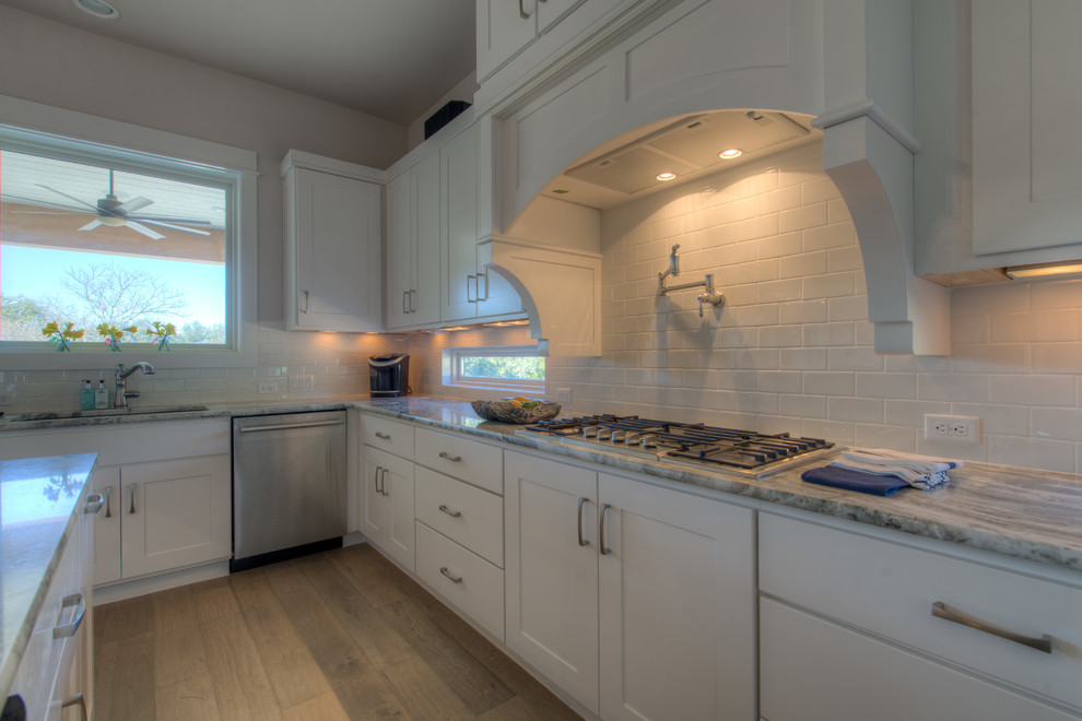 Transitional eat-in kitchen photo in Austin with stainless steel appliances and an island