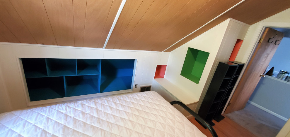 Idéer för ett litet könsneutralt barnrum kombinerat med sovrum, med flerfärgade väggar