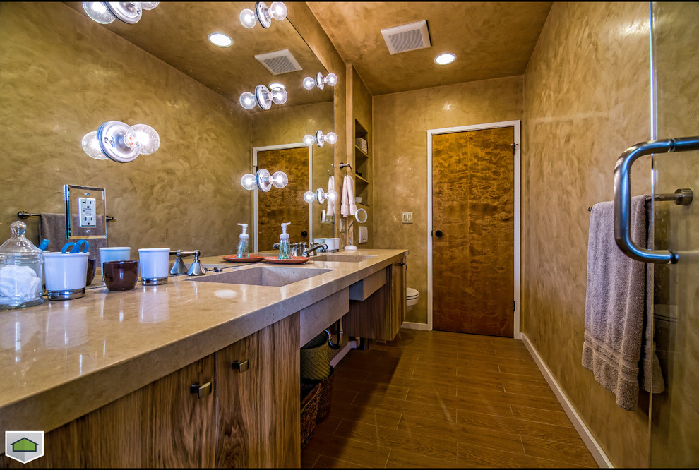 Photo of a transitional bathroom in Los Angeles.