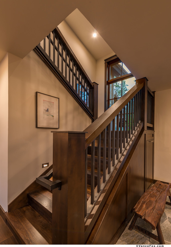 Mid-sized country wood l-shaped staircase in Sacramento with wood risers.
