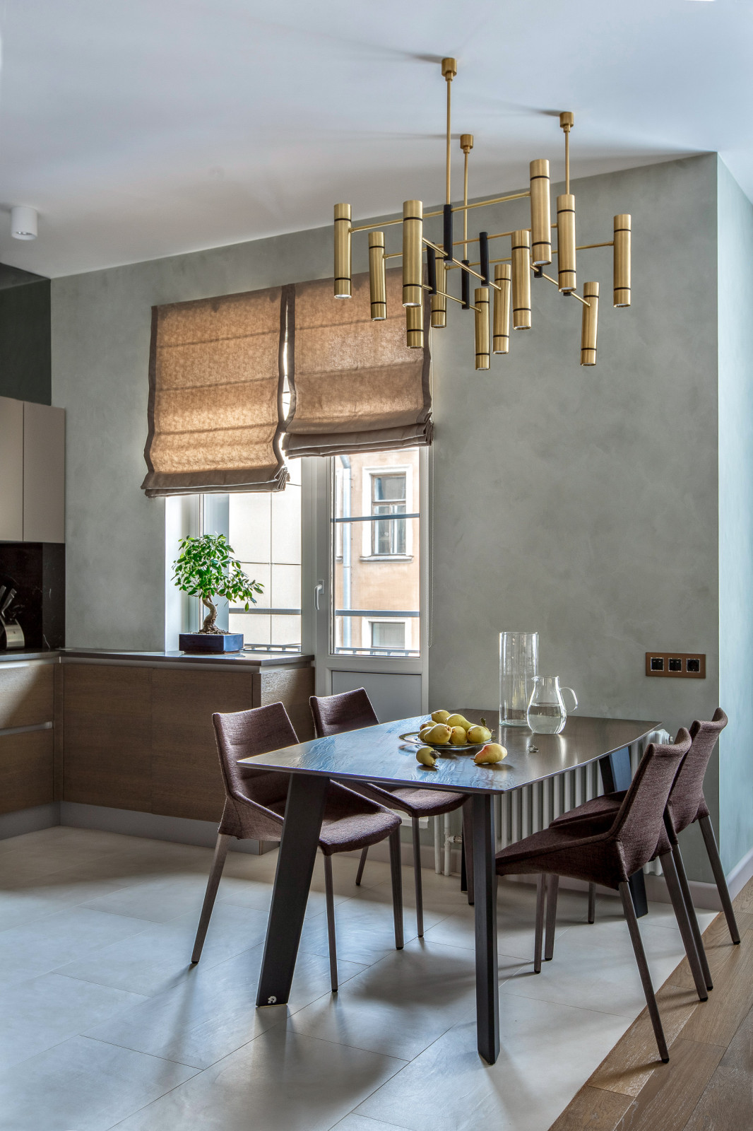 Трехкомнатная квартира в центре Петербурга