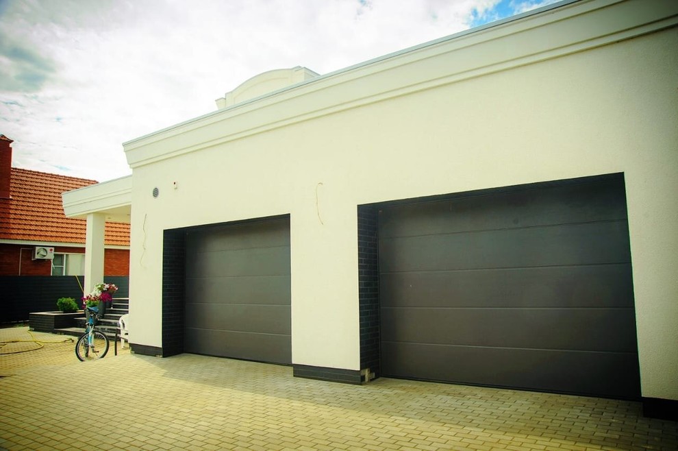 Секционные гаражные ворота и входные двери