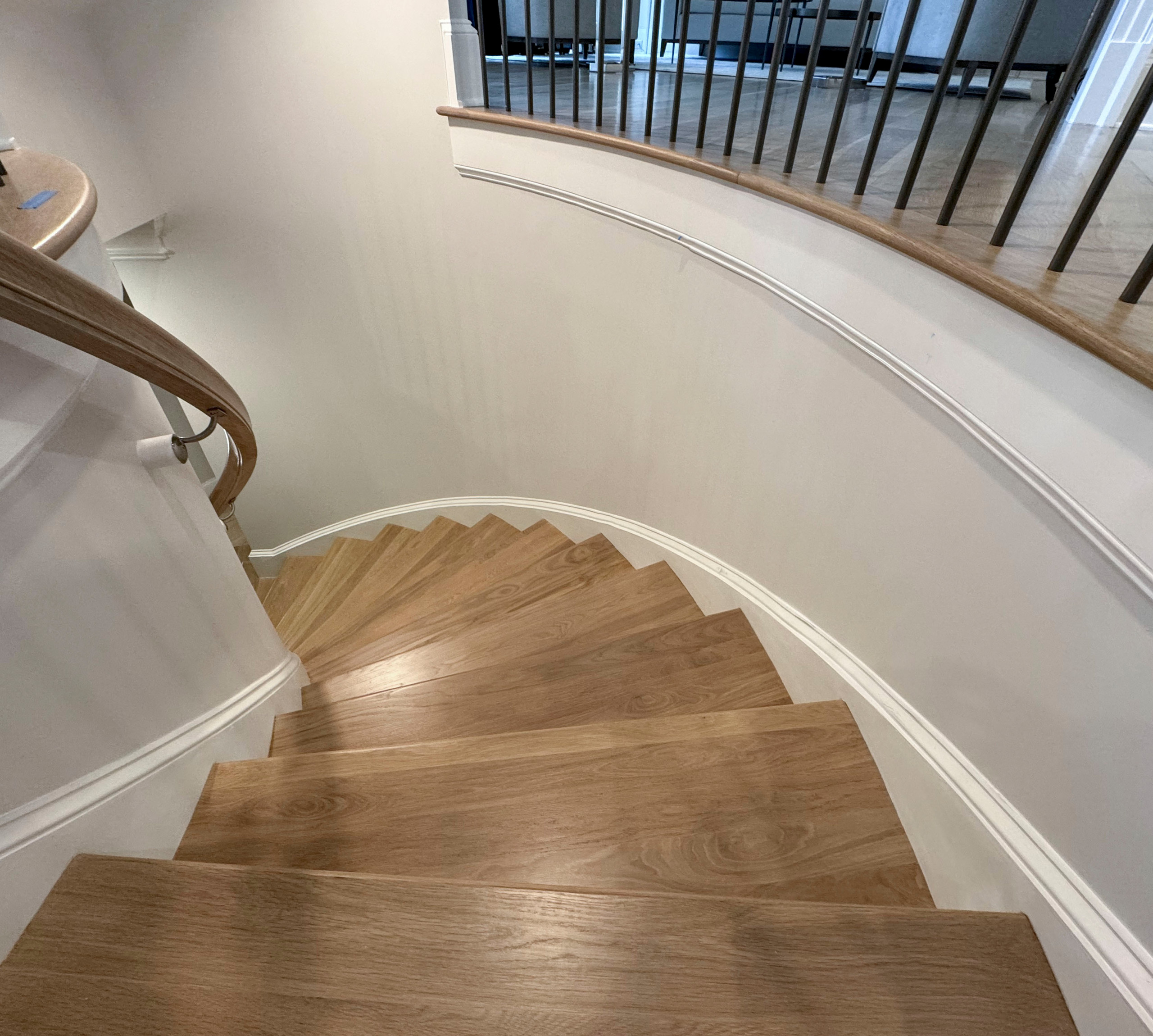 116_Elegant & Eye-catching Curved Staircase, Leesburg VA 20175