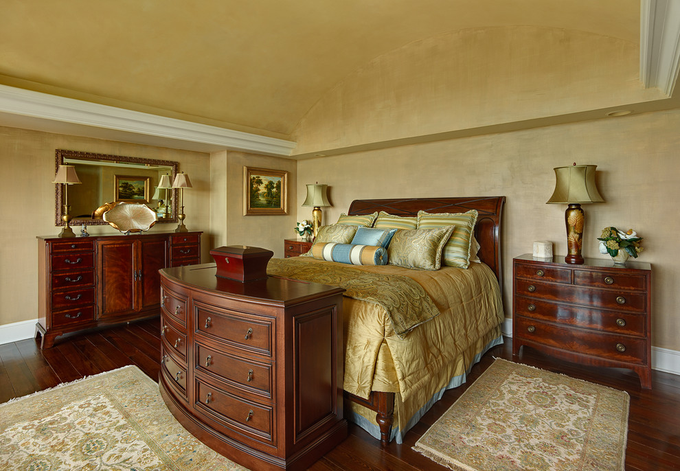 This is an example of a traditional bedroom in Charleston.
