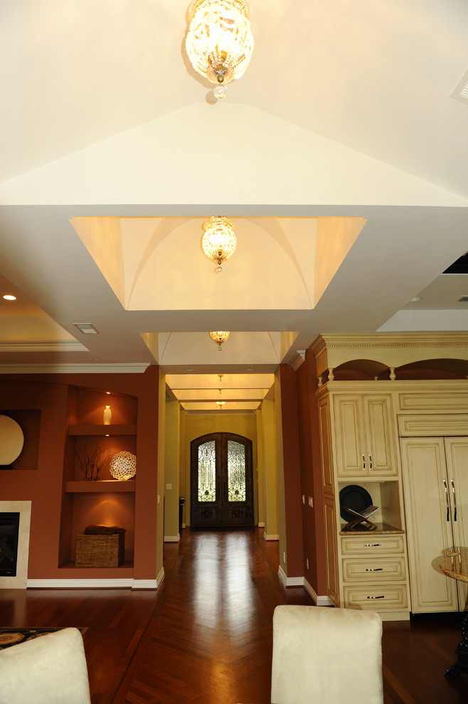 Example of a transitional hallway design in San Francisco