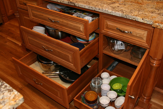 Custom Kitchen C traditional-kitchen