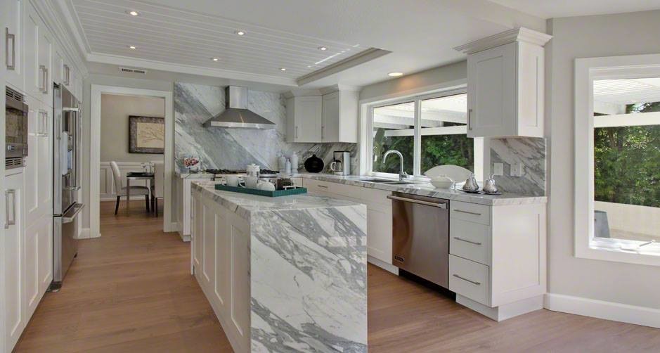 Transitional kitchen photo in Orange County