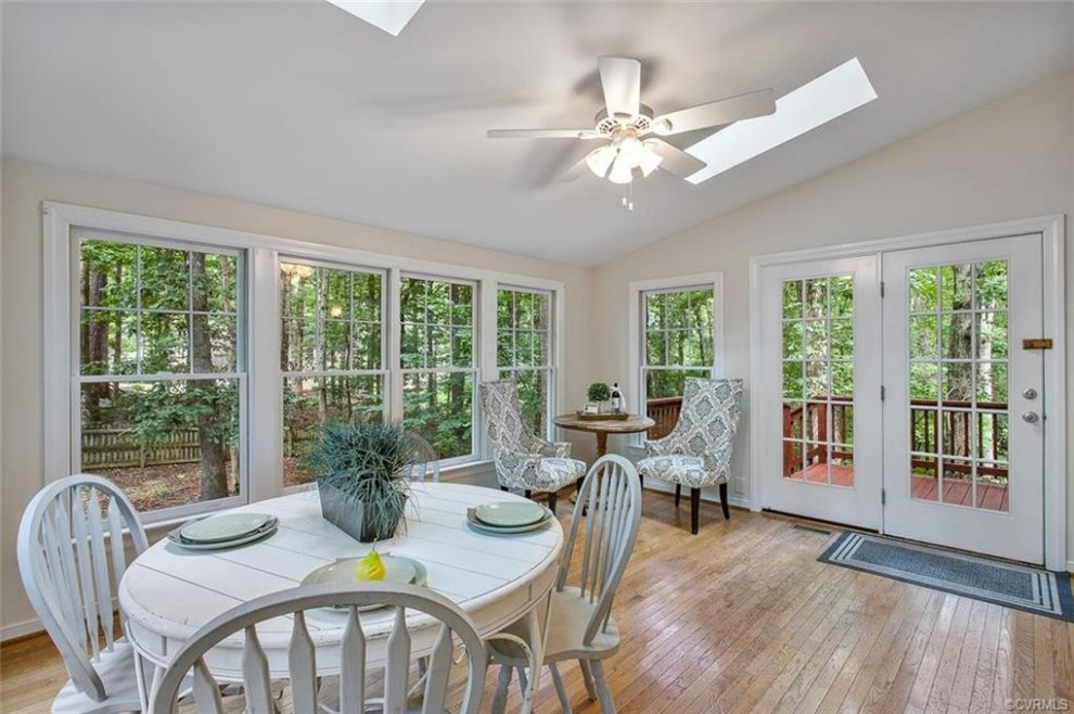 Home design - transitional home design idea in Richmond