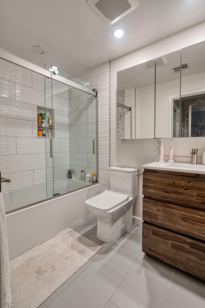 302 1st St - 5th Floor Bathrooms