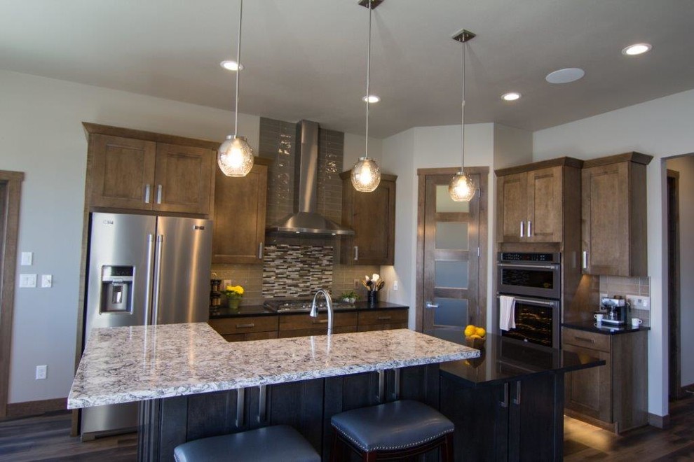 Inspiration for a mid-sized transitional kitchen remodel