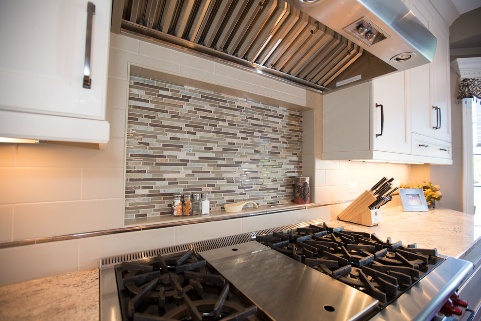 Inspiration for a transitional kitchen remodel in Chicago