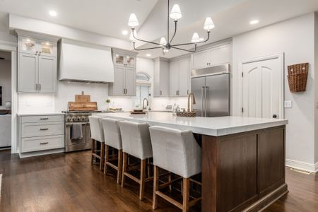 Kitchen - transitional kitchen idea in Columbus