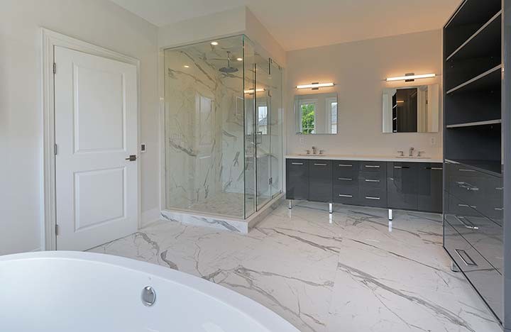 Inspiration for a transitional home design remodel in Toronto
