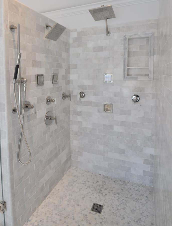 Photo of a transitional bathroom in Chicago.