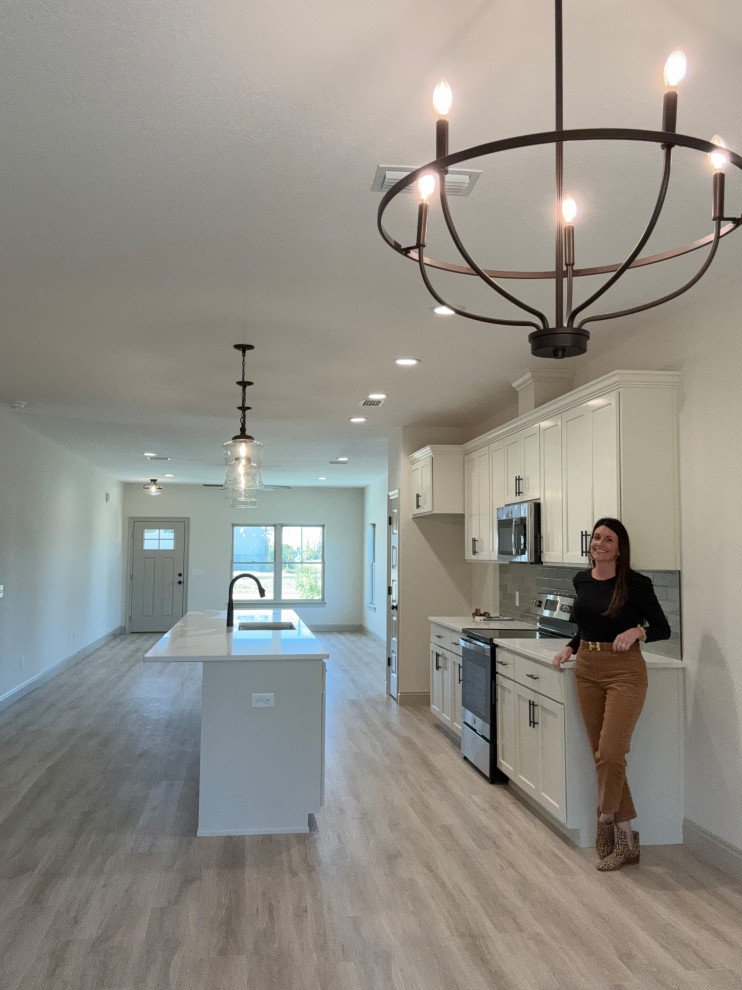 Various Spec Home Designs (working under Suzanne Vickers Construction)