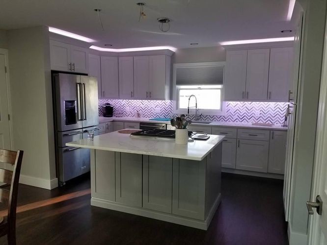 Example of a transitional kitchen design in Chicago