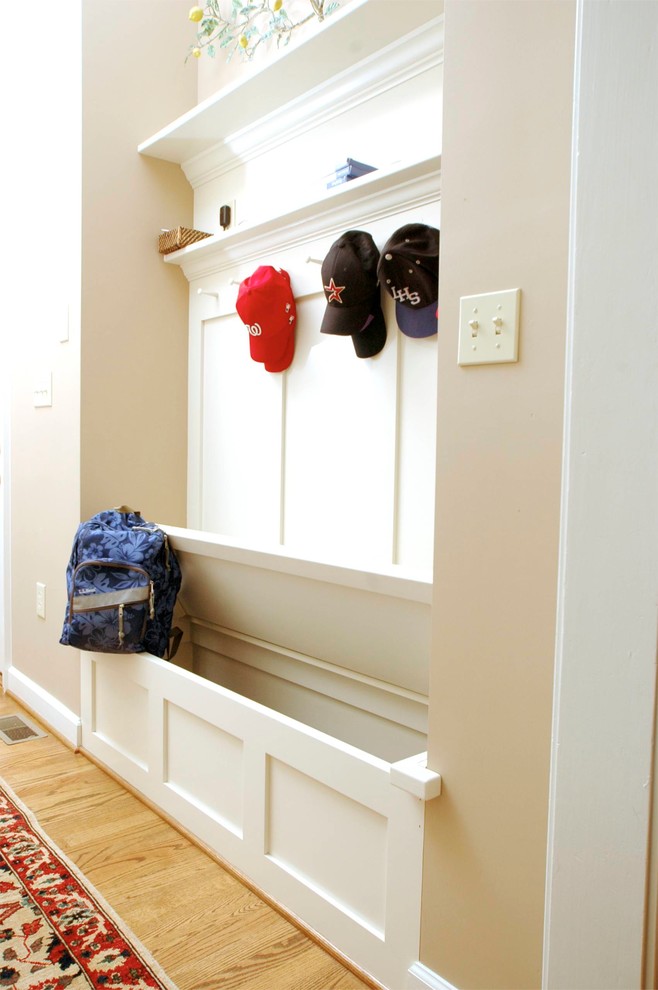 williamsburg Deacons bench