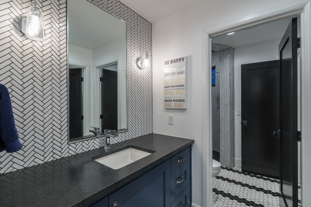 Example of a transitional home design design in Phoenix