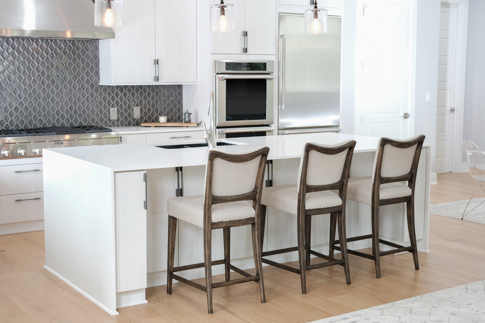 Example of a mid-sized transitional eat-in kitchen design in Austin