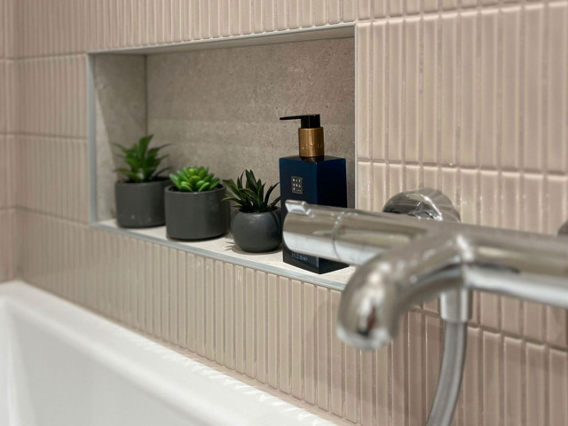Esprit Brut contemporary-bathroom