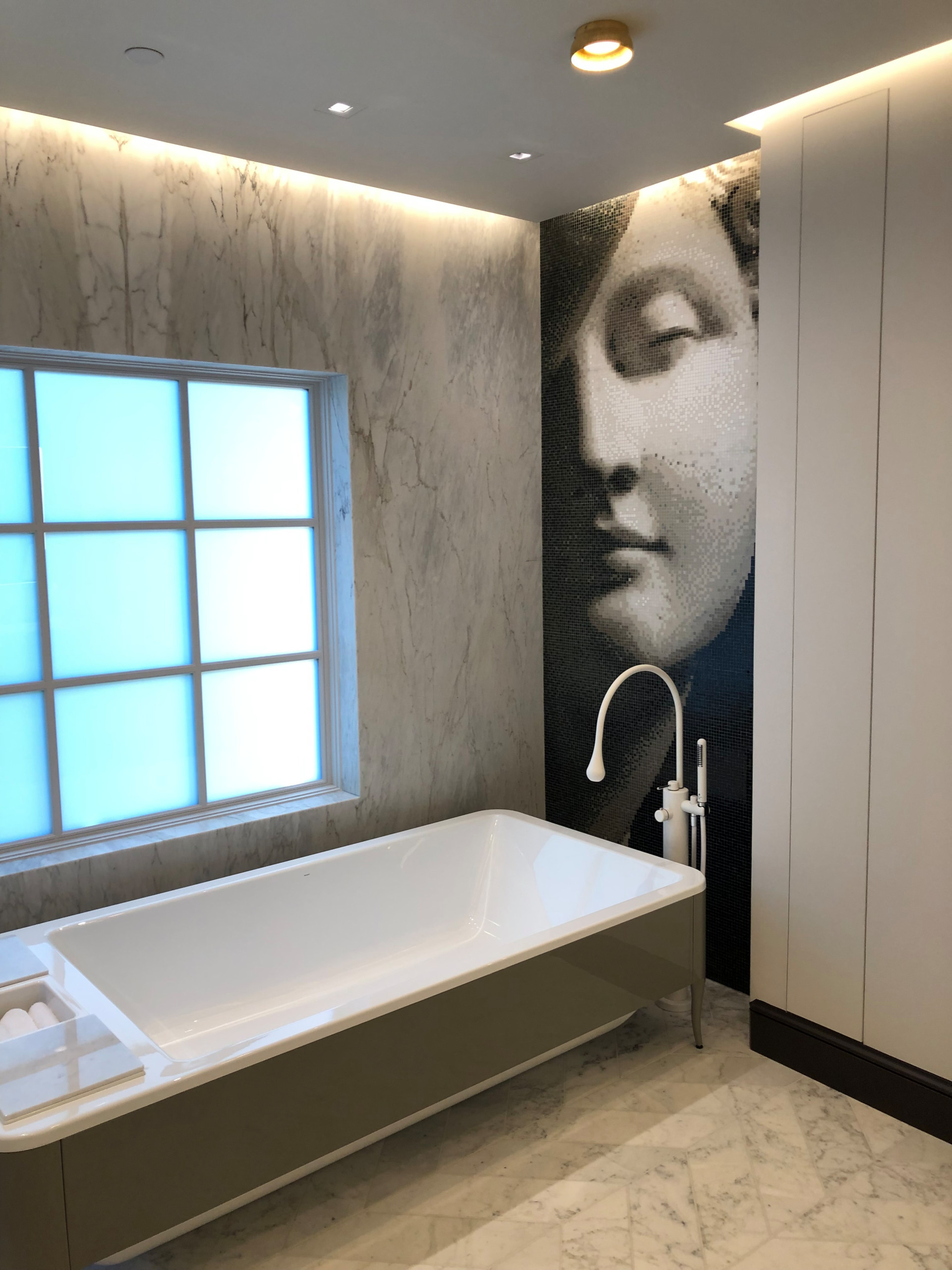 75 photos et idées déco de salles de bain avec des dalles de pierre et un  banc de douche - Mars 2023 | Houzz FR