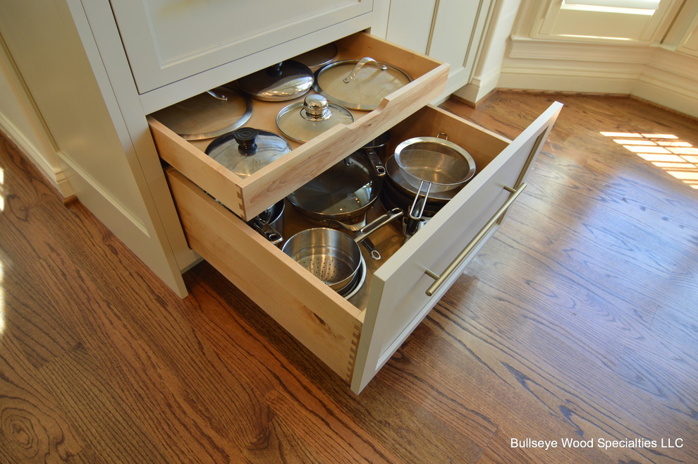 Example of a large transitional u-shaped medium tone wood floor and brown floor eat-in kitchen design in DC Metro with a single-bowl sink, shaker cabinets, gray cabinets, quartzite countertops, white backsplash, ceramic backsplash, stainless steel appliances, an island and white countertops