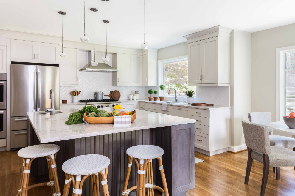 Design ideas for a large transitional u-shaped eat-in kitchen in DC Metro with an undermount sink, recessed-panel cabinets, white cabinets, quartz benchtops, white splashback, ceramic splashback, stainless steel appliances, medium hardwood floors, with island, brown floor and white benchtop.