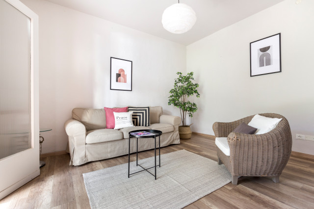 IMMOBILE ABITATO contemporary-living-room