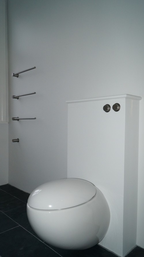 Renovering af badeværelse med før & efter. indrettet med boffi & vola. Badeværelse fra 40erne