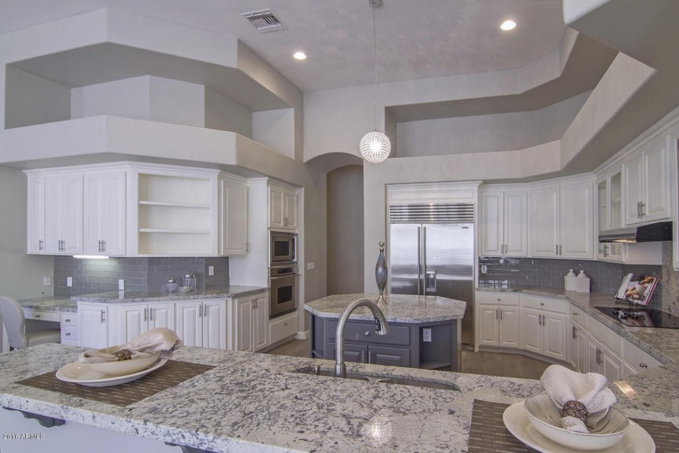 Kitchen - transitional kitchen idea in Phoenix