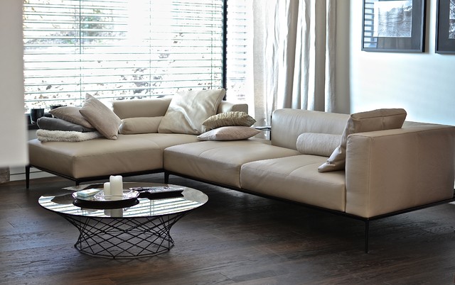 Interior design by Vaj&eacute; Wohnen contemporary-living-room