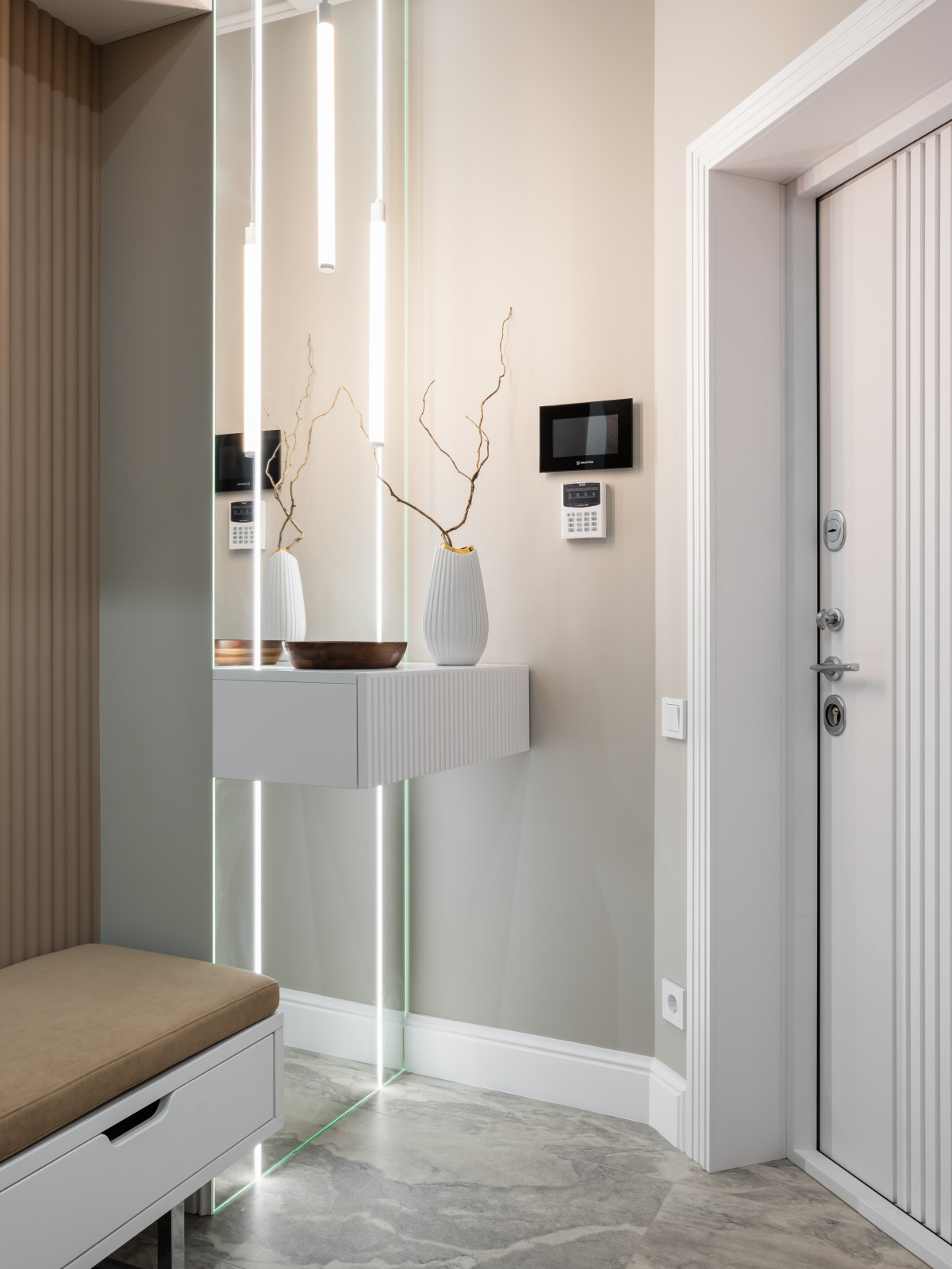 Реализация квартиры в стиле современная классика для семейной пары с ребенком