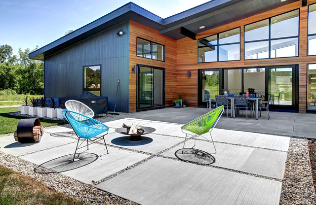 Modern Patio Grand Rapids Daffodil - Mid Century contemporary-patio