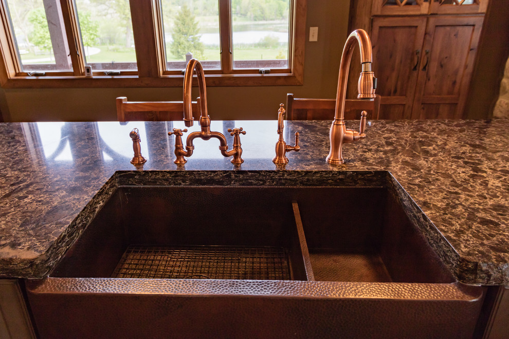 Home design - rustic home design idea in Milwaukee